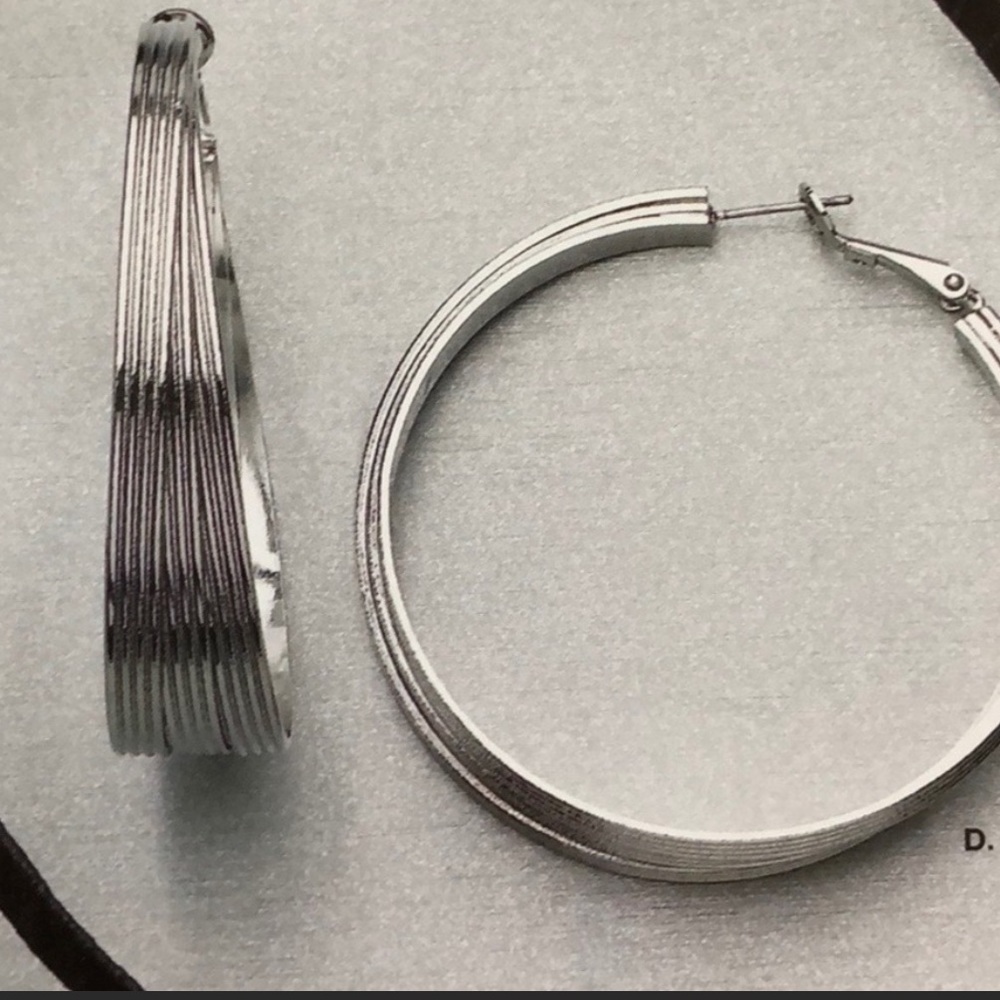 Cookie Lee threaded silver hoops